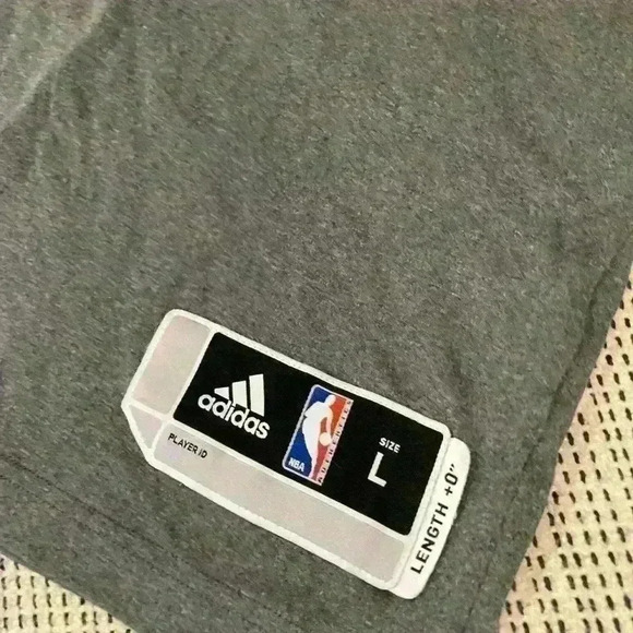 Philadelphia 76ers t shirt - Picture 2 of 5